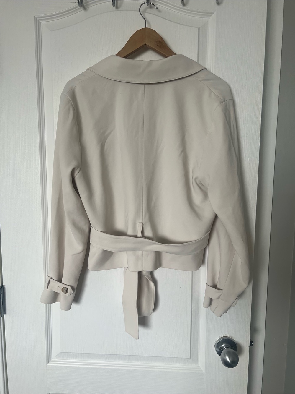 Aritzia Babaton Postage Cream Tie-Waist trench Jacket - Picture 2 of 6